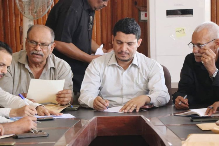 برئاسة الشوبجي.. محلي البريقة يفتح مظاريف ( 5 ) مناقصات لتنفيذ أعمال ضمن مشاريع 2025م بالمديرية