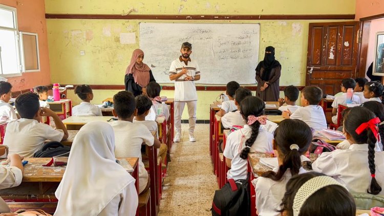 مدير عام صيرة بالعاصمةعدن يتفقد سير العملية التعليمية والمشاريع المنفذة في البيحاني وباكثير