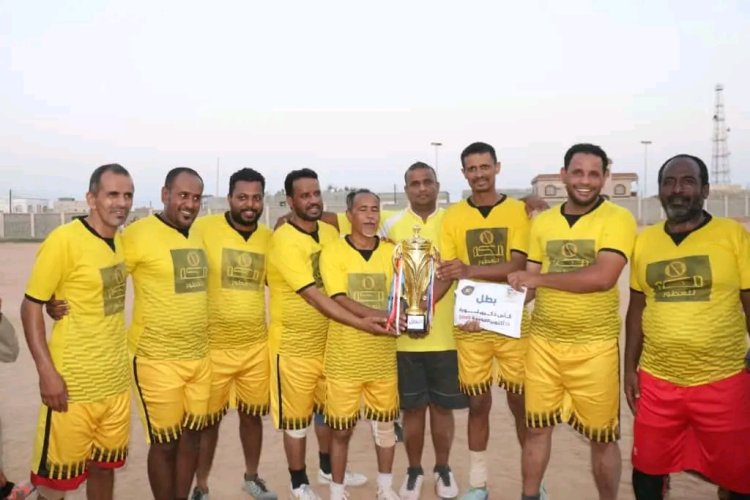 قدامى نادي الشباب بالغيضة يتغلبون على قدامى نادي السلام بالعبري بثلاثة أهداف لهدفين في مباراة احتفالية بذكرى ثورة 14 أكتوبر المجيدة