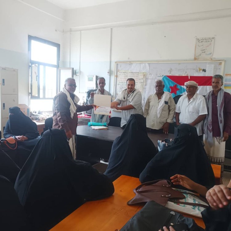 انتقالي خنفر يكرّم عدداً من معلمي مدرسة الشهيد عبده هيثم بمدينة الكود