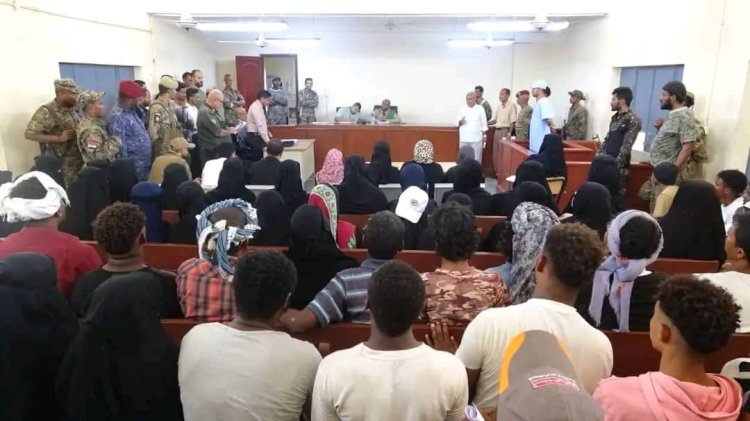 محكمة صيرة الابتدائية تعقد أولى جلسات محاكمة المتهم ريدان فارس عبدالعزيز مقبل في قضية قتل عمد