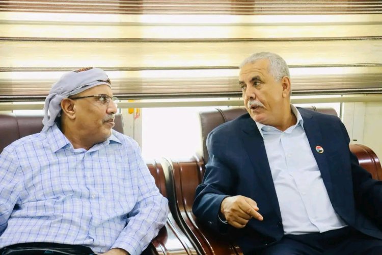 رئيس الجمعية الوطنية يلتقي في المكلا فريق التوجيه والرقابة الرئاسي ويبحث معهم ترتيبات فعالية ذكرى 14 أكتوبر