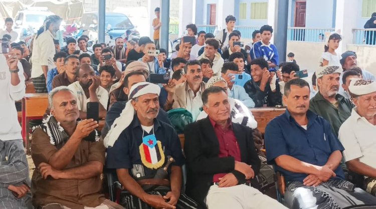 قيادتي الانتقالي والسلطة المحلية تكرمان أوائل ثانوية الشهيد سعيد عبدالمحسن بمديرية يهر