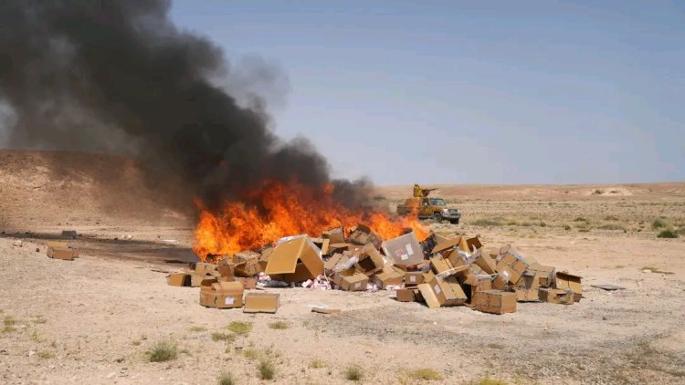 الجهات الأمنية في المهرة تتلف كميات من الأدوية المهربة والمخدرات والخمور بحضور النيابة