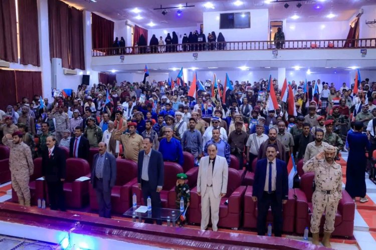 بحضور الأمين العام هشلة.. شبوة تحيي الذكرى الـ62 لثورة 14 أكتوبر وتخلّد ذكرى استشهاد العقيد السليماني في حفل خطابي وفني