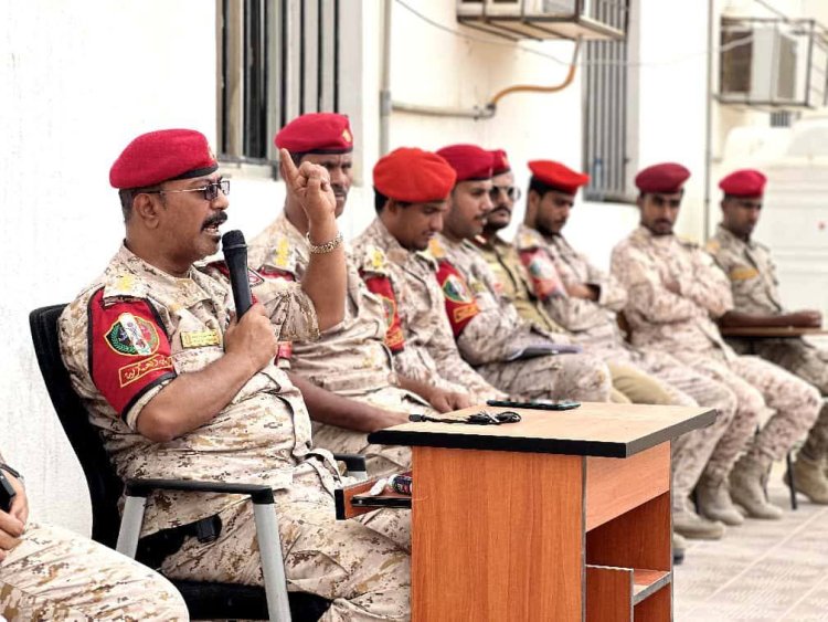 الشرطة العسكرية بالمكلا تحيي ذكرى أكتوبر بمحاضرة وطنية