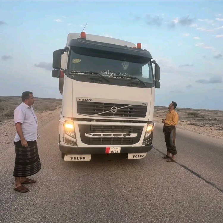 قيادة كهرباء عدن تشرف على تحرك ناقلات النفط الخام من منطقة أحور عقب نجاح وساطة لرفع القطاع