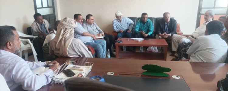 فريق التوجيه والرقابة الرئاسي يلتقي بقيادة مكتب الضرائب في لحج