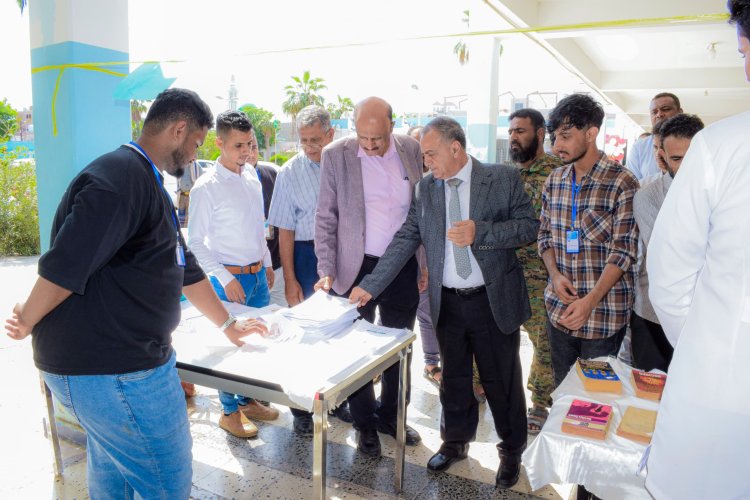 طلاب كلية الطب بجامعة عدن ينظمون فعالية طبق خيري احتفاءً بالذكرى الذهبية لتأسيس الكلية