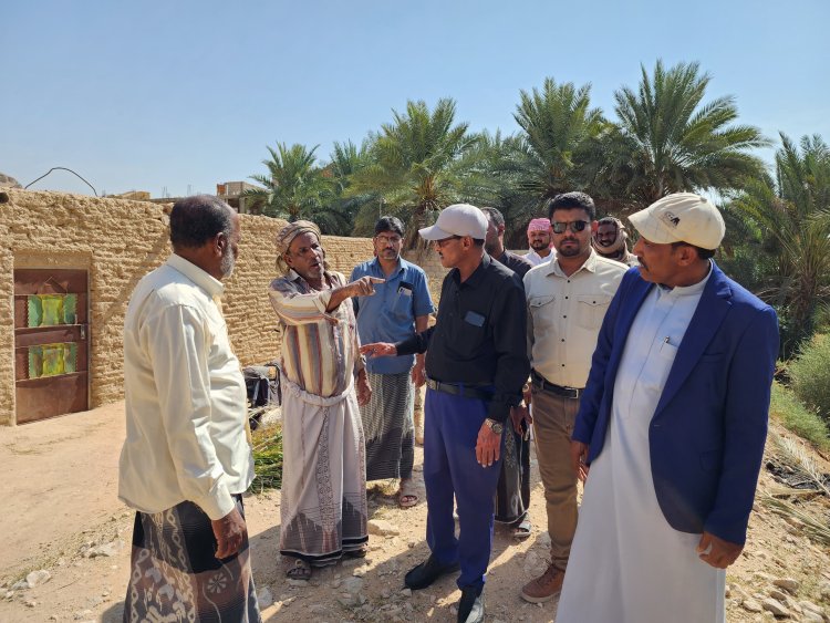 مدير عام تريم يوجه بحماية مجاري السيول ومنع تحويل الأراضي الزراعية إلى سكنية في منطقة ثبي ووادي الذهب