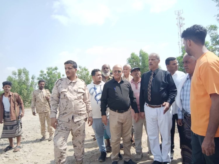 محافظ لحج ومدير عام تبن يتفقدان سير العمل في الحديقة الكبرى بالمحلة
