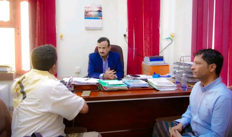 محافظ شبوة يوجّه بتسريع تحديث خطوط الضغط العالي وتحسين منظومة الكهرباء بالمحافظة