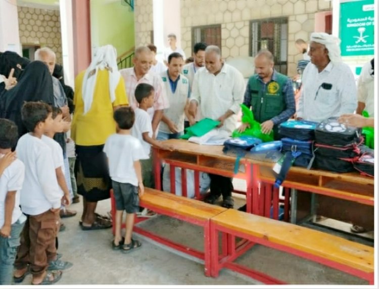 تربية تبن بلحج تشيد بتدخلات مركز الملك سلمان والمؤسسة الإجتماعية الحديثة الداعمة للتعليم بمدرسة سعيد حيدرة