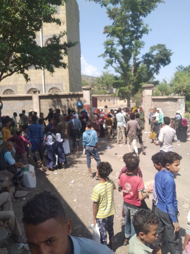 تعز اليمنية | أطفال يسقطون برصاص مسلحين في مدرسة...