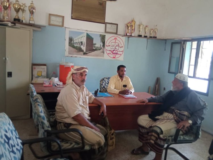 الباهزي يزور ثانوية الفاروق ويناقش تنفيذ برامج ومسابقات توعوية وثقافية