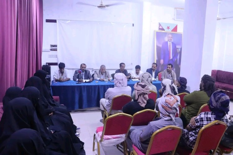 فريق التوجيه والرقابة الرئاسي يلتقي الهيئة التنفيذية لانتقالي الغيضة ورؤوساء المراكز التنظيمية