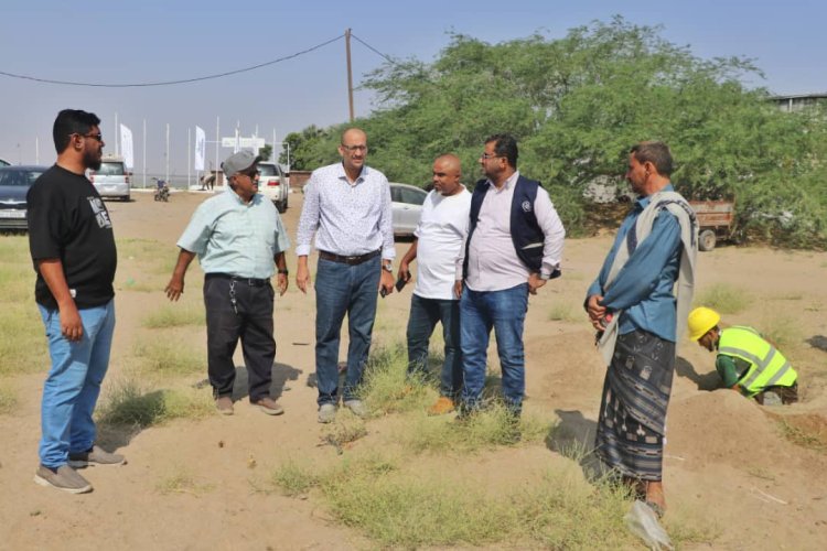 زيارة ميدانية لموقع مشروع محطة الطاقة الشمسية في حقل بئر أحمد لتعزيز استدامة خدمة المياه بعدن