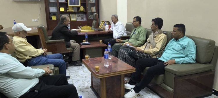 فريق التوجيه والرقابة الرئاسي يلتقي بمحافظ محافظة لحج