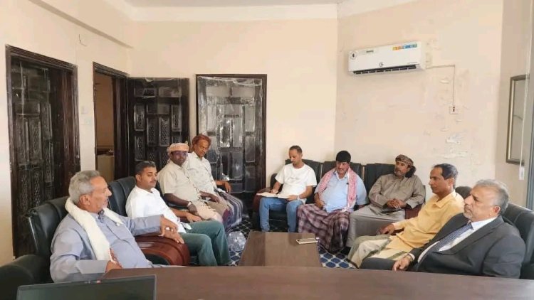 فريق التوجيه والرقابة الرئاسي وقيادة انتقالي المهرة يزوران الجهاز المركزي للإحصاء بالمحافظة