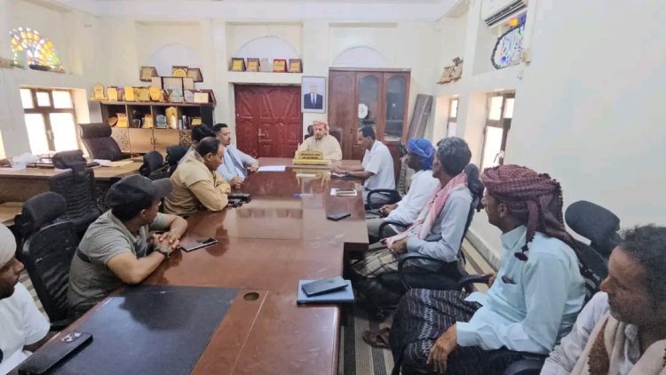 محافظ سقطرى يترأس اجتماعاً بوكالات السياحة لبحث تنظيم العمل وتطوير القطاع السياحي