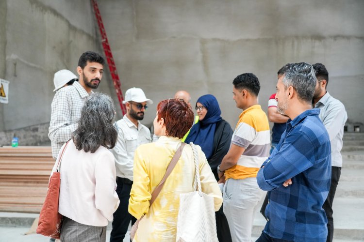 مدير صيرة والسفيرة الفرنسية يطلّعان على سير أعمال ترميم سينما أروى التاريخية في كريتر