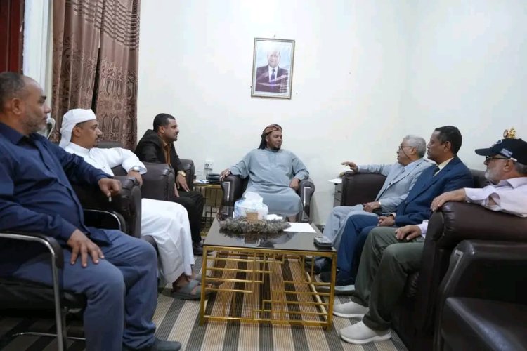 محافظ سقطرى يناقش مع لجنة التعليم العالي افتتاح قسم السياحة وإدارة الفنادق بجامعة الأرخبيل