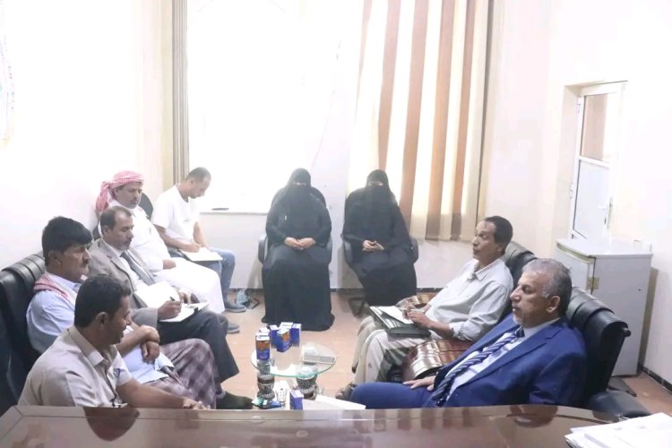 فريق التوجيه والرقابة الرئاسي وقيادة انتقالي المهرة يطلعون على نشاط مكتب الشؤون الاجتماعية والعمل بالمحافظة