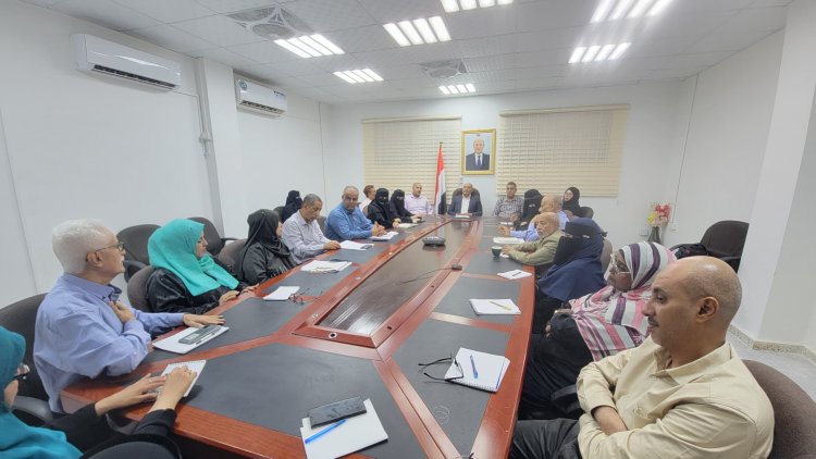 الأكاديمية العسكرية العليا بعدن تناقش رسالة ماجستير حول استخدام الوسائل الحديثة في الاستطلاع المدفعي