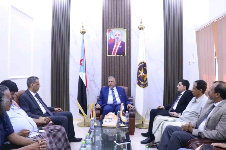 الجعري يناقش مع نائبي وزارتي المياه والبيئة والإدارة المحلية أوضاع الخدمات في محافظة المهرة