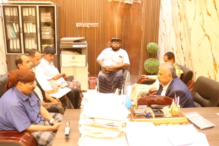 فريق التوجيه والرقابة الرئاسي وقيادة انتقالي المهرة يطلعون على نشاط صندوق النظافة والتحسين بالمحافظة