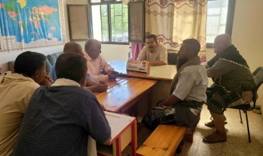 أبين..لقاء تربوي بلودر لمناقشة اضراب المعلمين، وسير العملية التعليمية وانتظامها