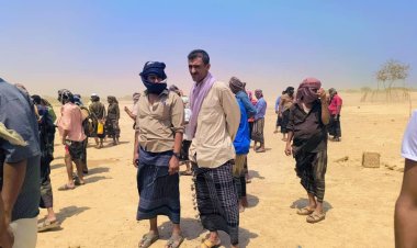 رئيس تنفيذية انتقالي أحور وعمليات اللواء 111 يقدمان واجب العزاء في وفاة الشيخ عوض محسن ربيع