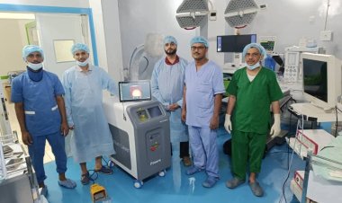 إنجاز طبي نادر في شبوة: فريق طبي بالمستشفى التخصصي الخيري عزان يستخرج 193 حصوة من مثانة مريض بالمنظار بقيادة الدكتور معمر الحميدي