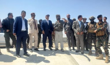 نائب وزير الصناعة والتجارة ومحافظ أبين يتفقدان سير العمل في مشروع سد حسان الاستراتيجي