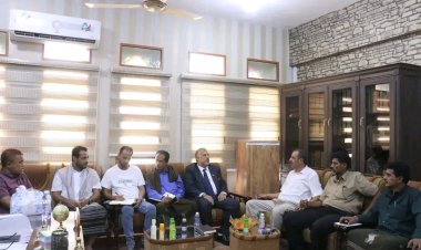 فريق التوجيه والرقابة الرئاسي وقيادة انتقالي المهرة يزوران مكتب التربية بالمحافظة ويطلعون على سير العملية التعليمية