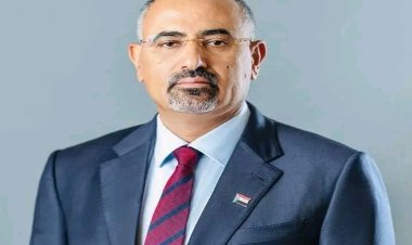 الرئيس الزُبيدي يُعزي في ضحايا حادث تصادم الحافلتين بمحافظة أبين