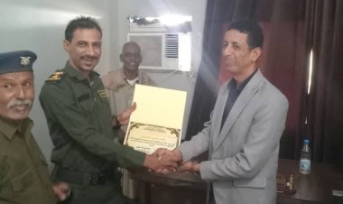 وكيل نيابة جعار يكرم مدير أمن خنفر تقديرًا لجهوده المتميزة في حفظ الأمن ومكافحة الجريمة