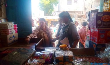 مدير عام الحوطة ينفّذ نزولاً ميدانياً لمراقبة أسعار السلع في المديرية