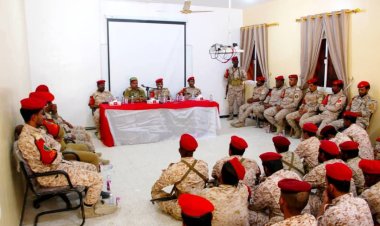 رئيس شعبة التوجية العميد الجهوري ينفذ محاضرة توعوية حول الانضباط العسكري لأفراد الشرطة العسكرية