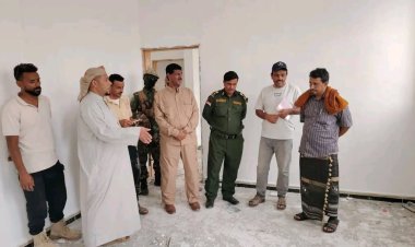 محافظ سقطرى يتفقد التجهيزات النهائية لمبنى السلطة المحلية بالمحافظة