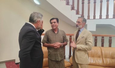 مدير عام مديرية القطن يلتقي بسفير الاتحاد الأوروبي وممثل الأمم المتحدة في سيئون