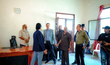 لملس يتفقد سير عمل مكتب الثقافة ويشيد بالتحضيرات الجارية لمهرجان الطفل الموهوب