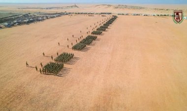 برعاية المحافظ بن الوزير… قوات دفاع شبوة تحتفل بتخريج اللواء الثامن واستعراض جاهزيته القتالية