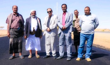 الأمين العام يدشّن أعمال الأسفلت في مشروع توسعة المدخل الغربي لمدينة عتق بتمويل محلي