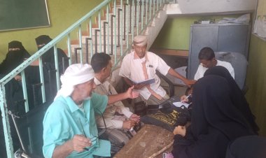 اللجنة الفنية لحصر المعلّمين المستحقين لمكافأة محافظ لحج تدشّن أعمالها في مدرسة عمار بالحوطة