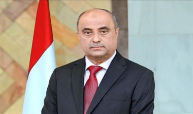 بعد عودة العليمي بساعات..رئيس الحكومة يعود إلى عدن