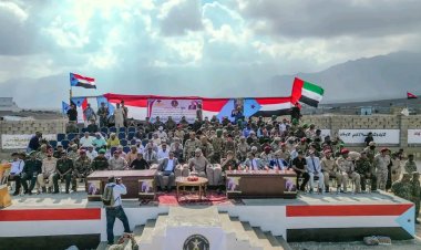 محافظ سقطرى يشهد حفل تخرج منتسبي الشرطة والقوات الخاصة من الدورة التدريبية العسكرية