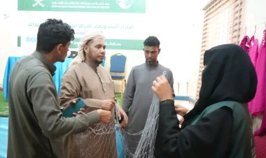 محافظ سقطرى يزور البازار التسويقي لمنتجات المستفيدات من برنامج التمكين المهني بدعم من مركز الملك سلمان للإغاثة