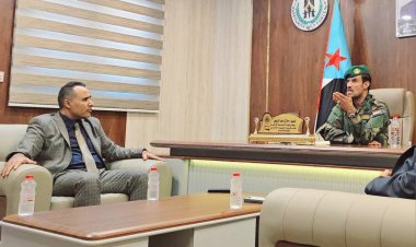وكيل وزارة الإدارة المحلية يلتقي قائد قوات الحزام الأمني بعدن لبحث عدد من القضايا الأمنية والوطنية
