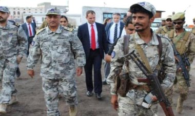 قيادة خفر السواحل تبحث مع وفد بريطاني التعاون بالأمن البحري